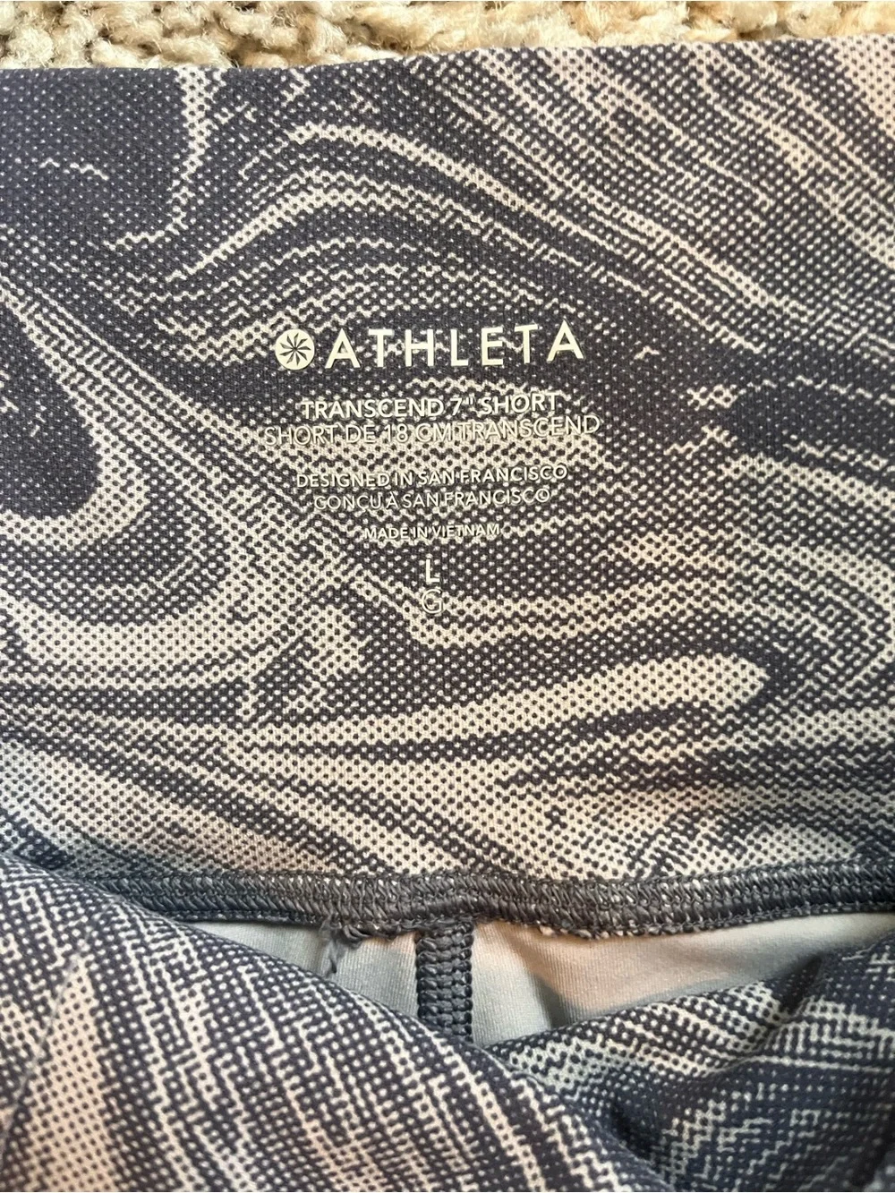 Athleta Transcend 7in Short Size Large